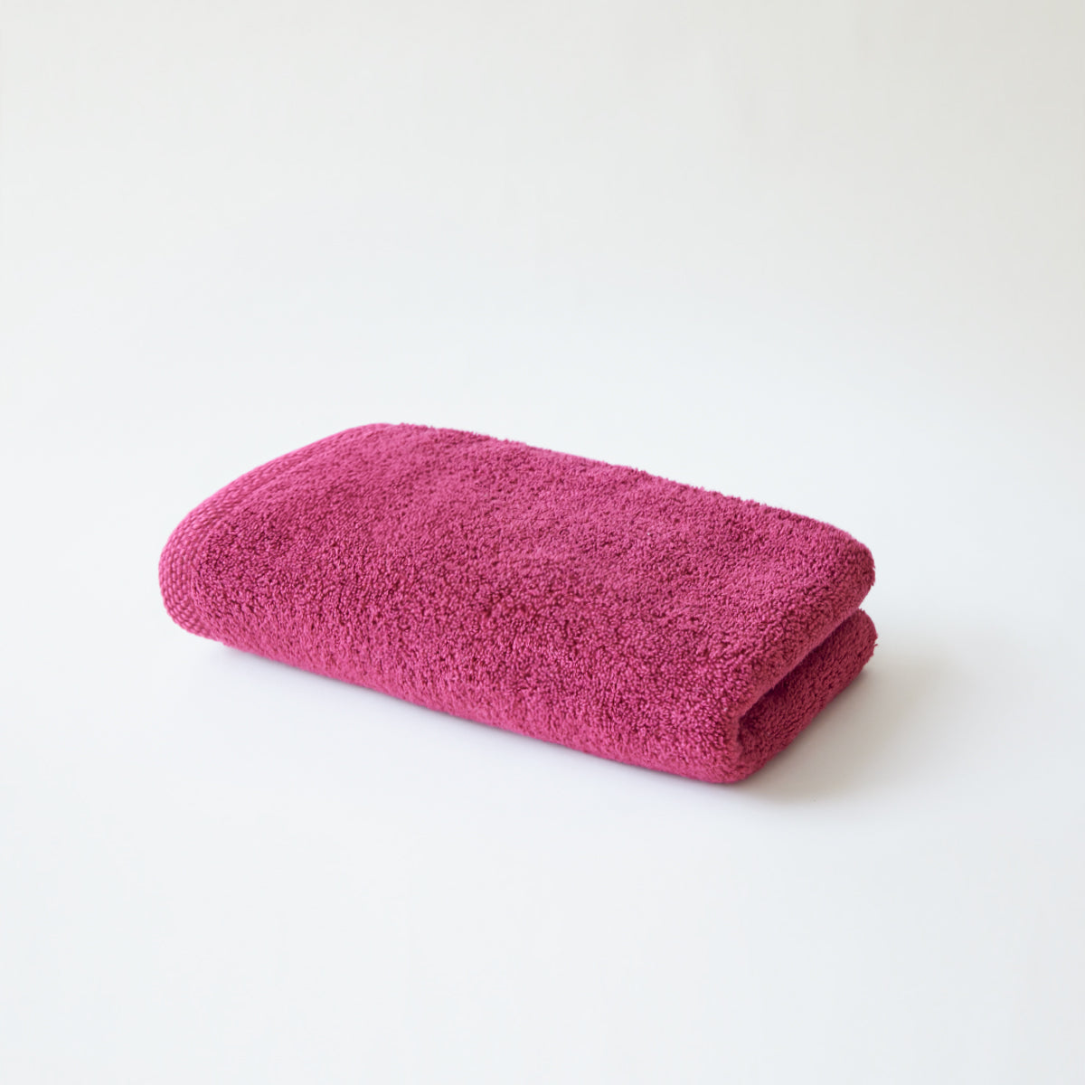 肌に優しい摩擦レスタオル。卓越したバルキー性と高吸水性。33cm × 110cm
color:レッド