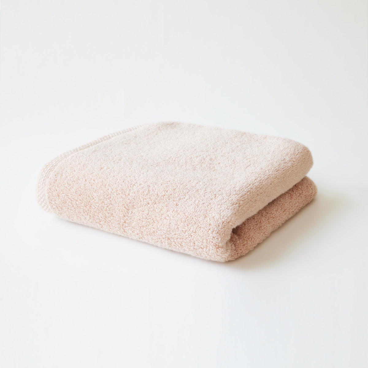 シルクのような光沢とふわふわ感。速乾性が高く、長く美しい状態を維持。50cm × 100cm
color:ベージュ