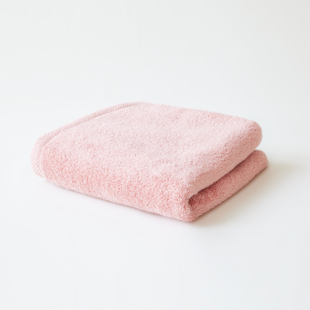 シルクのような光沢とふわふわ感。速乾性が高く、長く美しい状態を維持。50cm × 100cm
color:ピンク